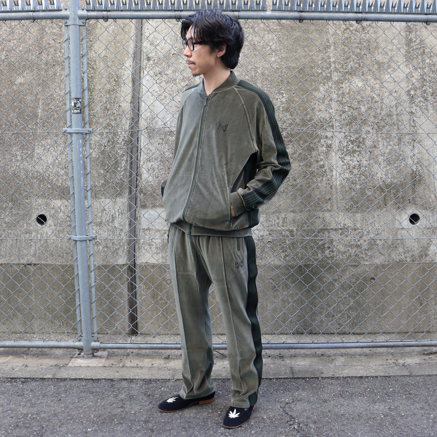 Needles：Narrow Track Pant - C/PE Velour【Olive×Olive】