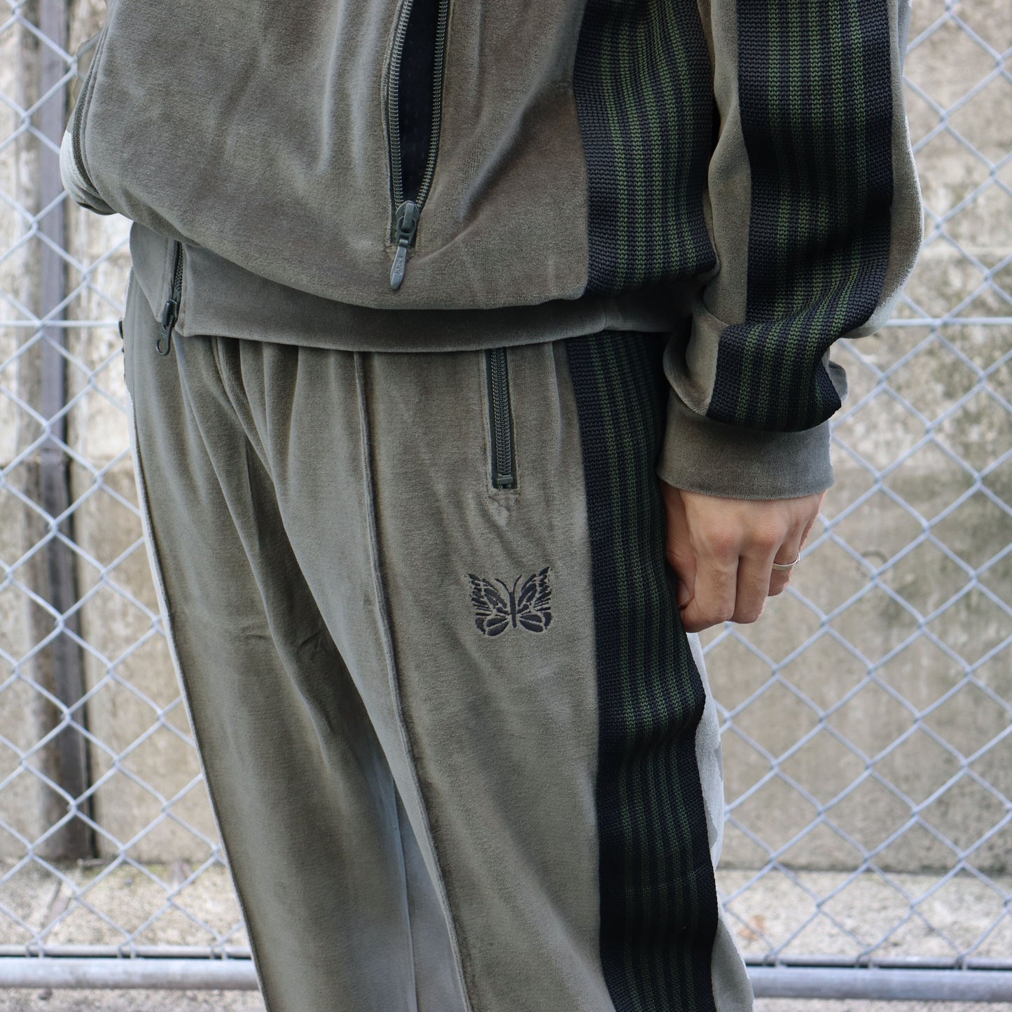 Needles：Narrow Track Pant - C/PE Velour【Olive×Olive】